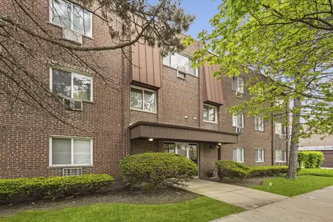 3201 W Balmoral Ave #301, Chicago, IL 60625