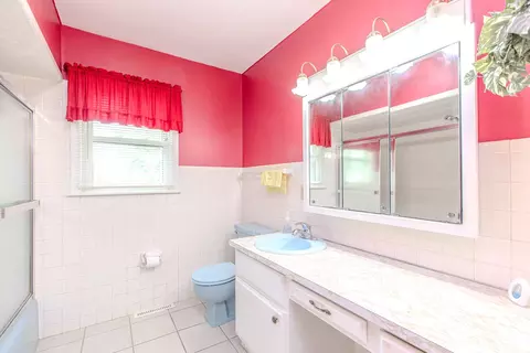 Bath - 1207 Russell St, Normal, IL 61761 photo 1 of 1