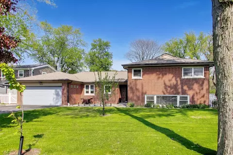 2725 Roslyn Ln, Highland Park, IL 60035