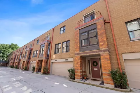 950 W Berwyn Ave #3, Chicago, IL 60640
