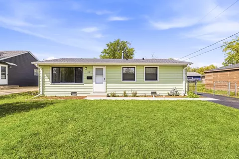 58 Golfview Ln, Carpentersville, IL 60110
