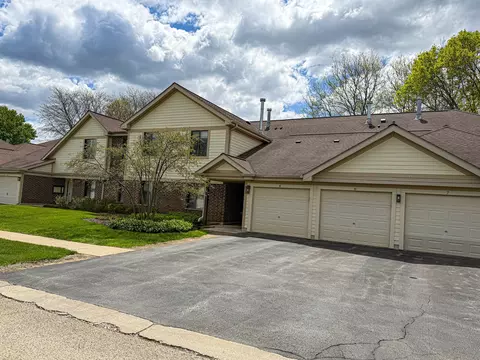 823 E Coach Rd #5, Palatine, IL 60074