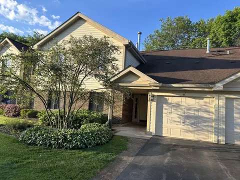 823 E Coach Rd #5, Palatine, IL 60074