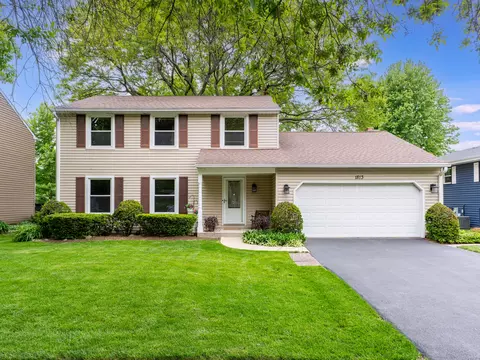 1813 Clyde Dr, Naperville, IL 60565