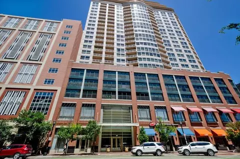 807 Davis St #505, Evanston, IL 60201