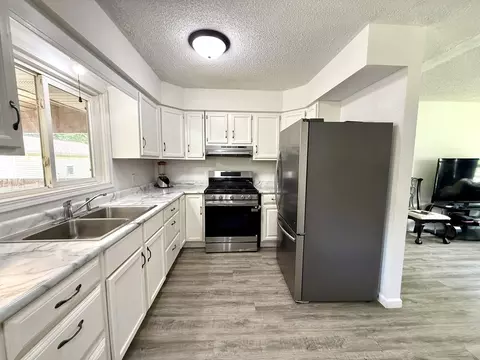 Kitchen - 1630 Harper Dr, Rantoul, IL 61866 photo 2 of 3