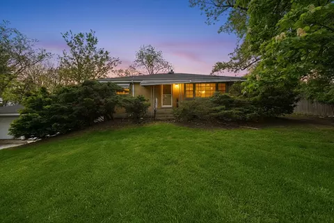 8351 W 99th St, Palos Hills, IL 60465