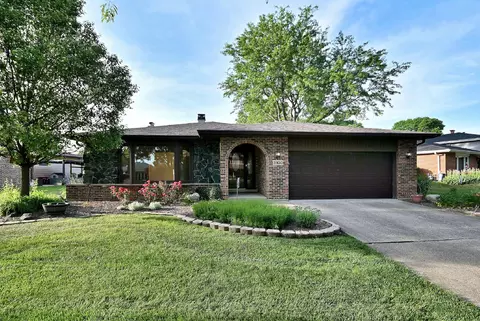 3100 Grandview Pl, Darien, IL 60561