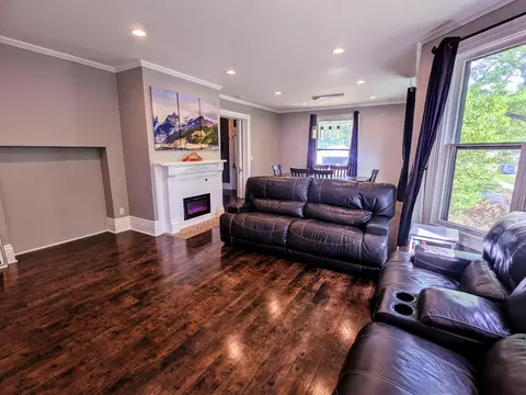 Living - 407 S Cherry St, Morrison, IL 61270 photo 2 of 3