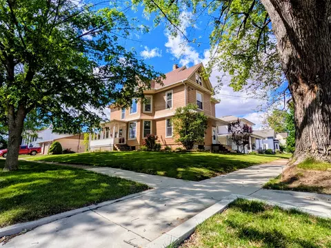 407 S Cherry St, Morrison, IL 61270