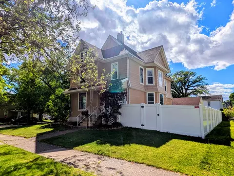 Exterior - 407 S Cherry St, Morrison, IL 61270 photo 4 of 4