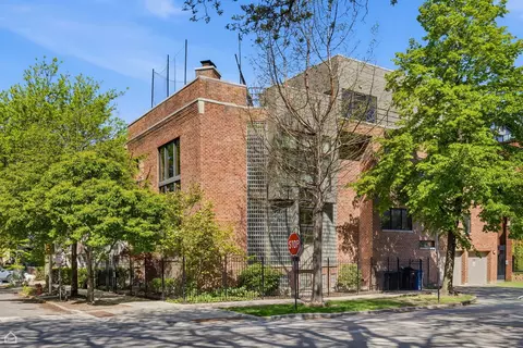 1202 W Fletcher St, Chicago, IL 60657
