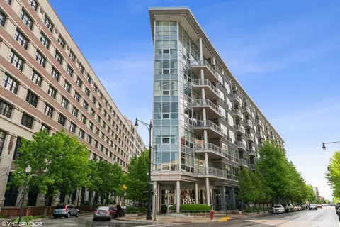 845 N Kingsbury St #315, Chicago, IL 60610