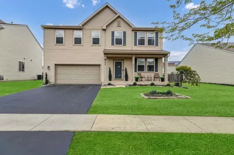 688 Bay Shore Dr, Pingree Grove, IL 60140