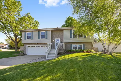 5113 W Dartmoor Dr, Mchenry, IL 60050