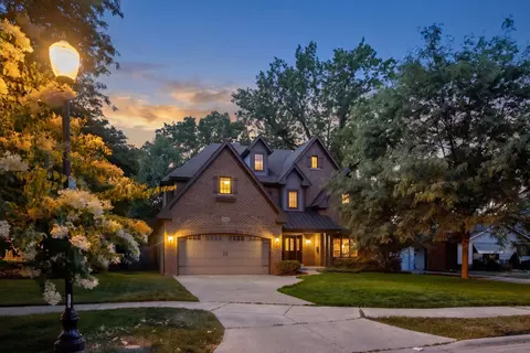 639 N Wright St, Naperville, IL 60563