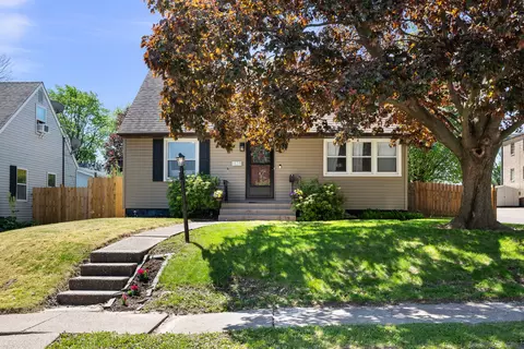 1629 W Columbia Ave, Davenport, IA 52804