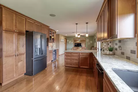 Kitchen - 19142 Brompton Ct, Mokena, IL 60448 photo 4 of 4