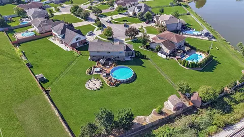 View/Area - 19142 Brompton Ct, Mokena, IL 60448 photo 2 of 2