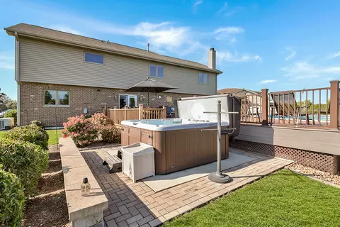 Exterior - 19142 Brompton Ct, Mokena, IL 60448 photo 2 of 7