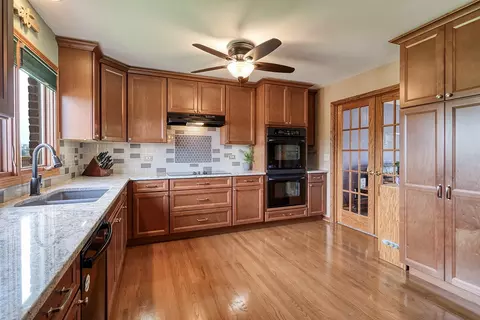Kitchen - 19142 Brompton Ct, Mokena, IL 60448 photo 2 of 4