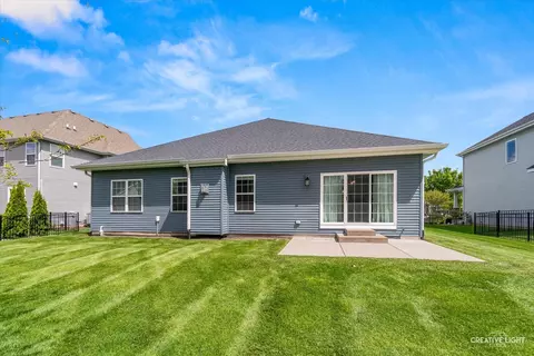 Exterior - 1403 Dodson Ave, Elburn, IL 60119 photo 3 of 4