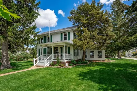 1392 Red Brick Rd, Dixon, IL 61021