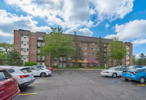 10353 Dearlove Rd #3A, Glenview, IL 60025