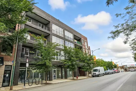 3530 N Lincoln Ave #403, Chicago, IL 60657