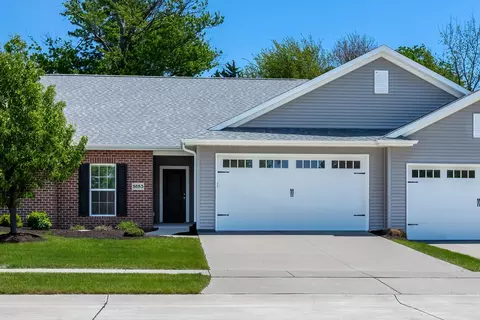 5653 E Creekside Ln, Bettendorf, IA 52722