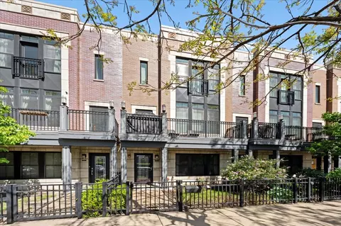 3443 N Whipple St, Chicago, IL 60618