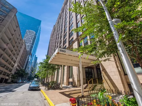 680 N Lake Shore Dr #715, Chicago, IL 60611