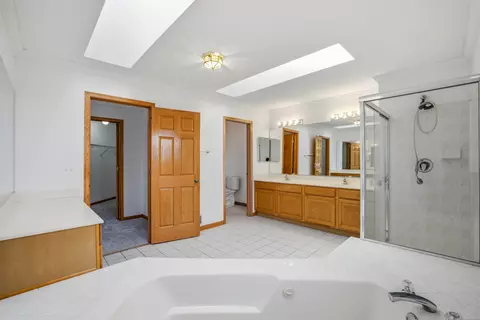 Bath - 2812 Stuart Kaplan Ct, Aurora, IL 60503 photo 2 of 6