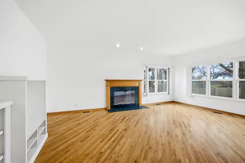 Living - 2812 Stuart Kaplan Ct, Aurora, IL 60503 photo 4 of 11