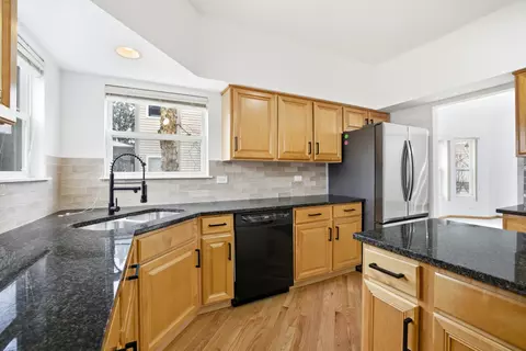 Kitchen - 2812 Stuart Kaplan Ct, Aurora, IL 60503 photo 3 of 4