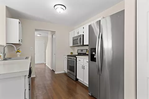 Kitchen - 1071 Symphony Dr, Aurora, IL 60504 photo 2 of 2