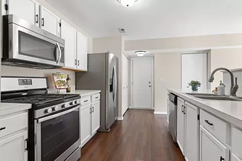 Kitchen - 1071 Symphony Dr, Aurora, IL 60504 photo 1 of 2