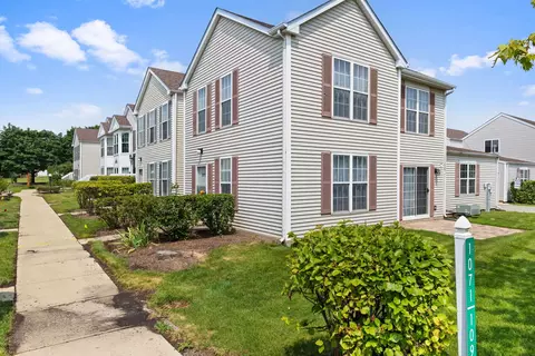 Exterior - 1071 Symphony Dr, Aurora, IL 60504 photo 2 of 3