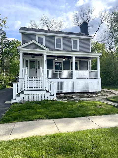 331 E Russell St, Barrington, IL 60010