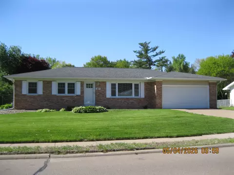 627 13th Ave N, Clinton, IA 52732