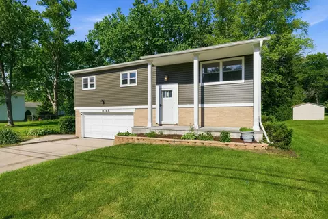 1048 Belle Plaine Ave, Gurnee, IL 60031