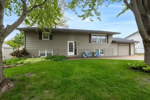 508 S 2nd Pl, Eldridge, IA 52748