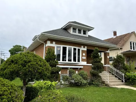 919 Broadway St, Melrose Park, IL 60160