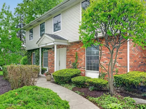 138 Surrey Ln, Burr Ridge, IL 60527 photo 9