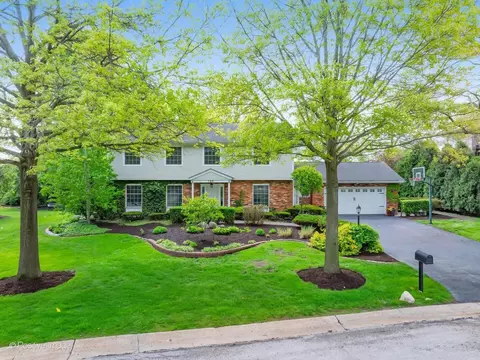 138 Surrey Ln, Burr Ridge, IL 60527 photo 2