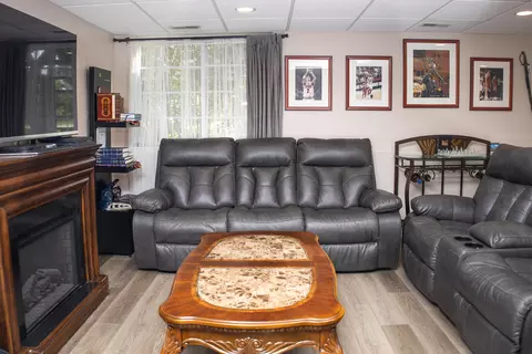 Living - 5451 Elizabeth Pl #0, Rolling Meadows, IL 60008 photo 3 of 4
