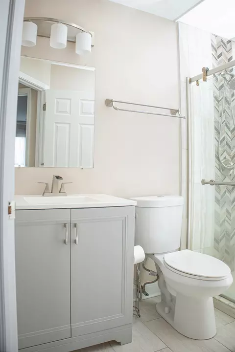 Bath - 5451 Elizabeth Pl #0, Rolling Meadows, IL 60008 photo 2 of 3