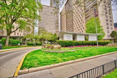 3950 N Lake Shore Dr #1423D, Chicago, IL 60613
