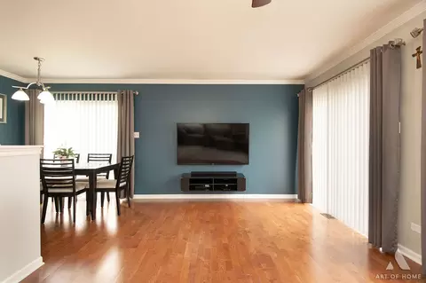 Living - 8040 Daniel Dr, Justice, IL 60458 photo 2 of 3