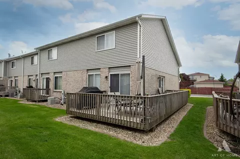 Exterior - 8040 Daniel Dr, Justice, IL 60458 photo 2 of 5